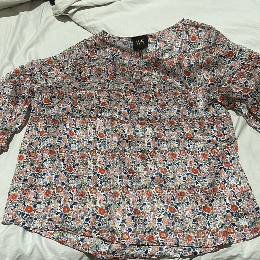 W5 L white navy gold 💯 polyester floral blouse billow dramatic sleeve worn once